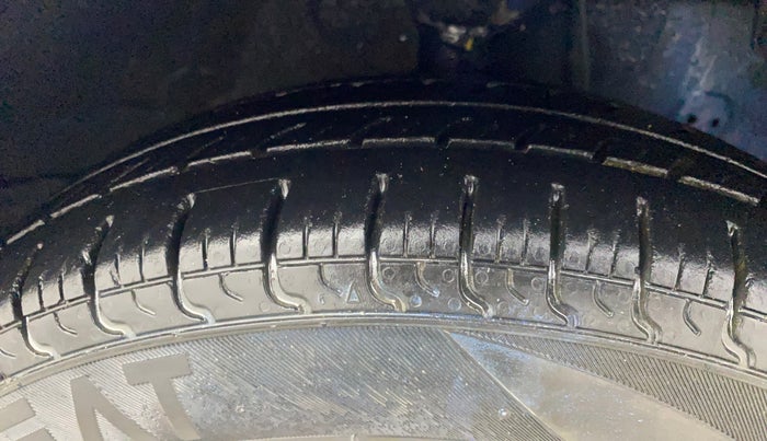 2013 Hyundai Eon D-LITE+, Petrol, Manual, 59,102 km, Right Front Tyre Tread