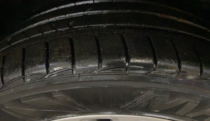 2018 Jeep Compass LIMITED 2.0 DIESEL, Diesel, Manual, 82,723 km, Right Front Tyre Tread