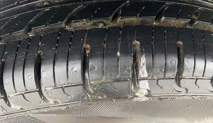 2016 Datsun Redi Go T (O), Petrol, Manual, 59,675 km, Right Rear Tyre Tread