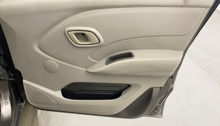 2016 Datsun Redi Go T (O), Petrol, Manual, 59,675 km, Driver Side Door Panels Control