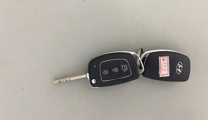 2015 Hyundai Xcent S 1.2, Petrol, Manual, 24,867 km, Key Close Up