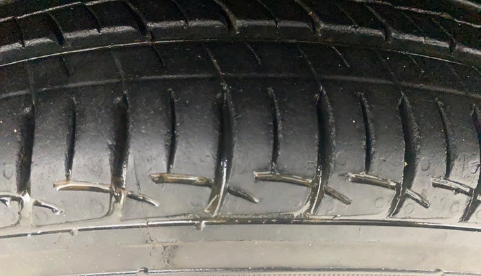 2015 Hyundai Xcent S 1.2, Petrol, Manual, 24,867 km, Left Front Tyre Tread