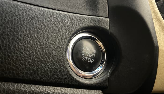 2017 Toyota Corolla Altis GL DIESEL, Diesel, Manual, 1,41,572 km, Keyless Start/ Stop Button