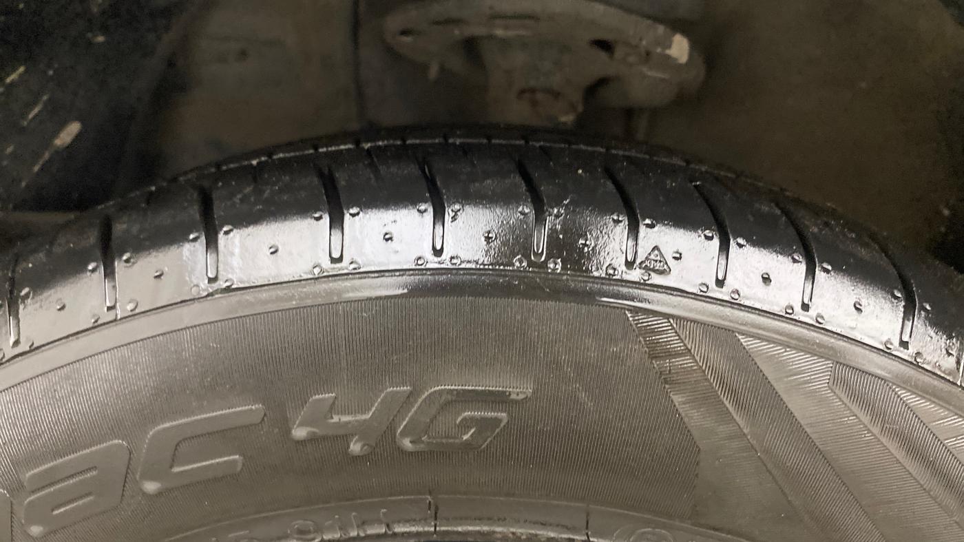 2017 Toyota Corolla Altis GL DIESEL, Diesel, Manual, 1,41,572 km, Left Front Tyre Tread