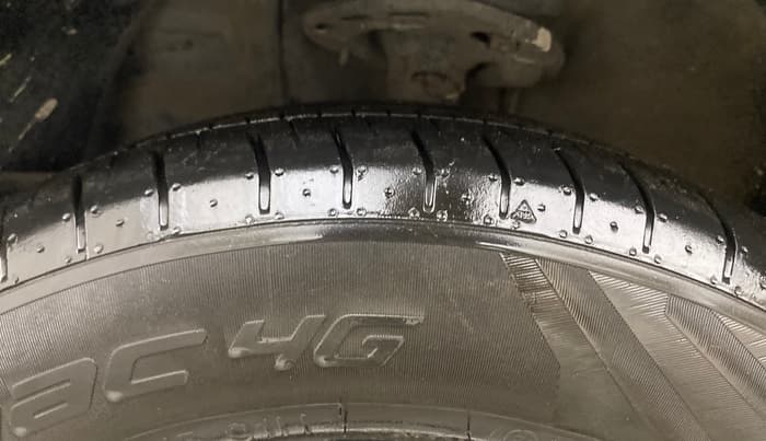 2017 Toyota Corolla Altis GL DIESEL, Diesel, Manual, 1,41,572 km, Left Front Tyre Tread