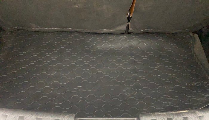 2016 Maruti Swift VXI, Petrol, Manual, 1,21,707 km, Boot Inside