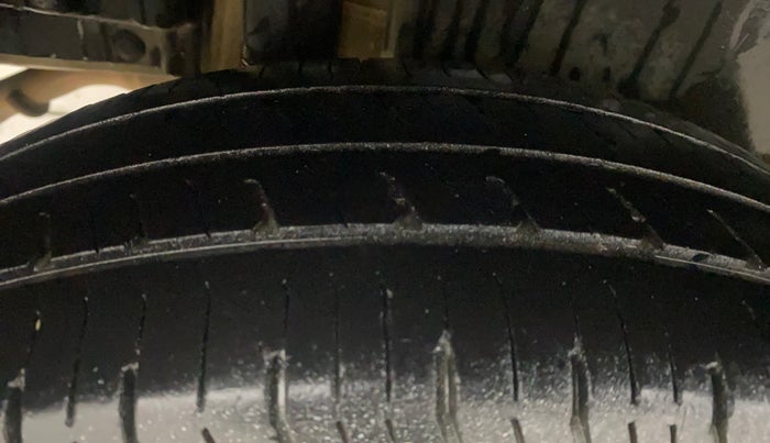 2016 Maruti Swift VXI, Petrol, Manual, 1,21,707 km, Right Rear Tyre Tread