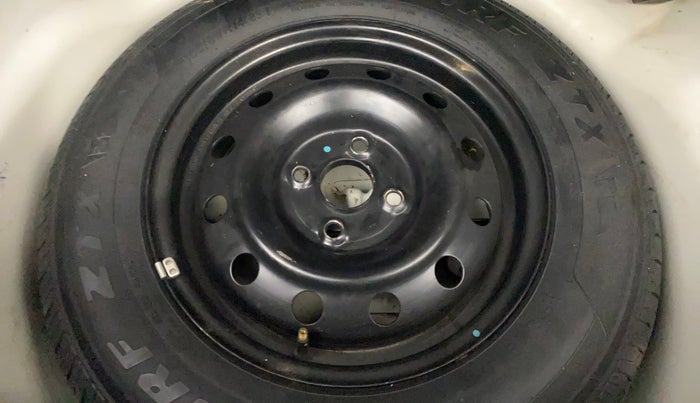 2016 Maruti Swift VXI, Petrol, Manual, 1,21,707 km, Spare Tyre