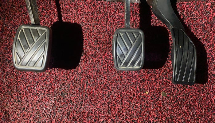 2016 Maruti Swift VXI, Petrol, Manual, 1,21,707 km, Pedals