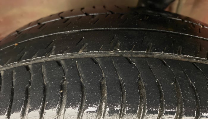 2010 Maruti Alto K10 VXI P, Petrol, Manual, 74,618 km, Left Front Tyre Tread