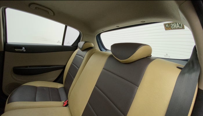 2012 Hyundai i20 SPORTZ 1.2, Petrol, Manual, 52,538 km, Right Side Rear Door Cabin