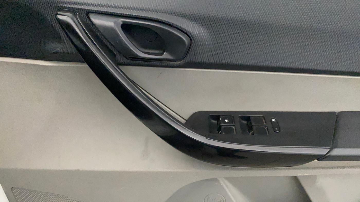2018 Tata Tiago XT PETROL, Petrol, Manual, 81,873 km, Driver Side Door Panels Control