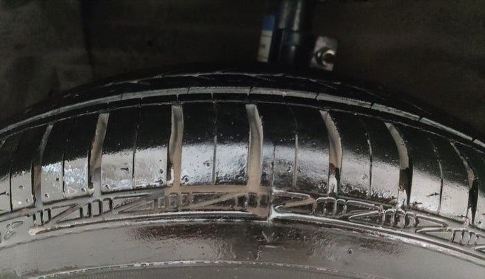 2015 Maruti Swift Dzire VXI, Petrol, Manual, 61,222 km, Left Front Tyre Tread