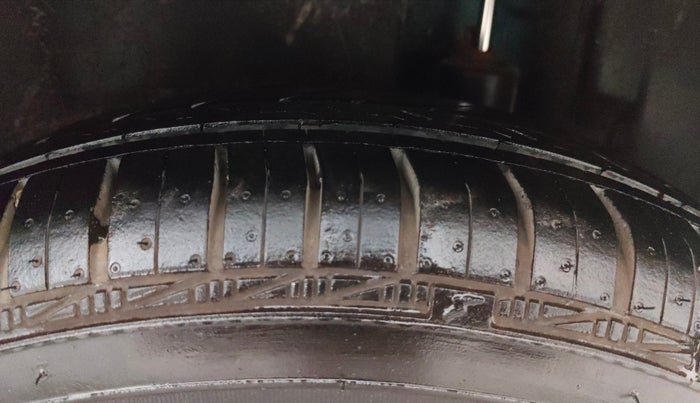 2015 Maruti Swift Dzire VXI, Petrol, Manual, 61,222 km, Left Rear Tyre Tread