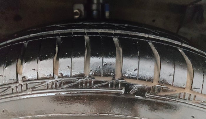 2015 Maruti Swift Dzire VXI, Petrol, Manual, 61,222 km, Right Front Tyre Tread