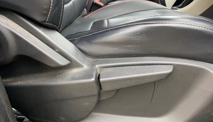 2023 MG ASTOR SUPER 1.5 MT, Petrol, Manual, 48,083 km, Driver Side Adjustment Panel