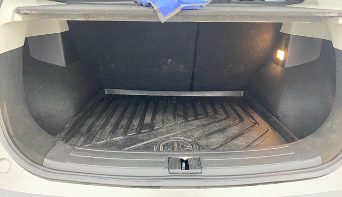 2023 MG ASTOR SUPER 1.5 MT, Petrol, Manual, 48,083 km, Boot Inside