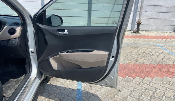 2016 Hyundai Grand i10 SPORTZ 1.2 KAPPA VTVT, Petrol, Manual, 91,356 km, Driver Side Door Panels Control
