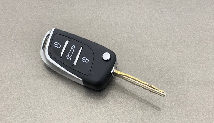 2017 Datsun Go Plus T, Petrol, Manual, 35,646 km, Key Close Up