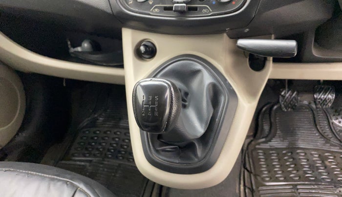 2017 Datsun Go Plus T, Petrol, Manual, 35,646 km, Gear Lever