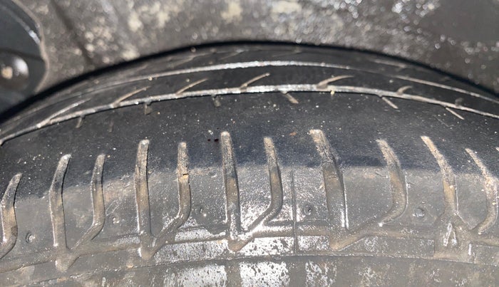 2016 Hyundai Verna 1.6 VTVT SX, Petrol, Manual, 98,255 km, Right Rear Tyre Tread