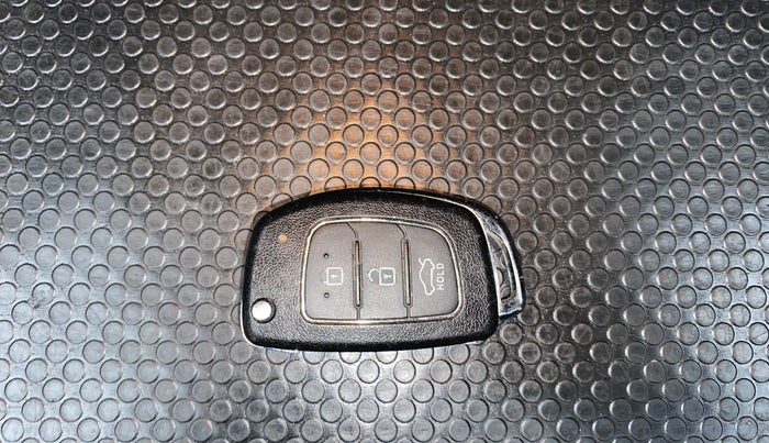 2016 Hyundai Verna 1.6 VTVT SX, Petrol, Manual, 98,255 km, Key Close Up