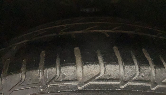 2016 Hyundai Verna 1.6 VTVT SX, Petrol, Manual, 98,255 km, Right Front Tyre Tread