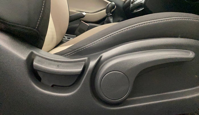2018 Hyundai Elite i20 ASTA 1.2, Petrol, Manual, 47,319 km, Driver Side Adjustment Panel