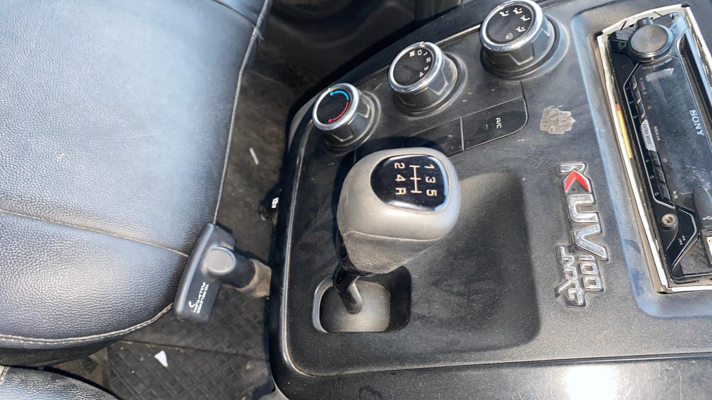 2017 Mahindra KUV 100 NXT K4+ D 6 STR, Diesel, Manual, 50,833 km, Gear Lever
