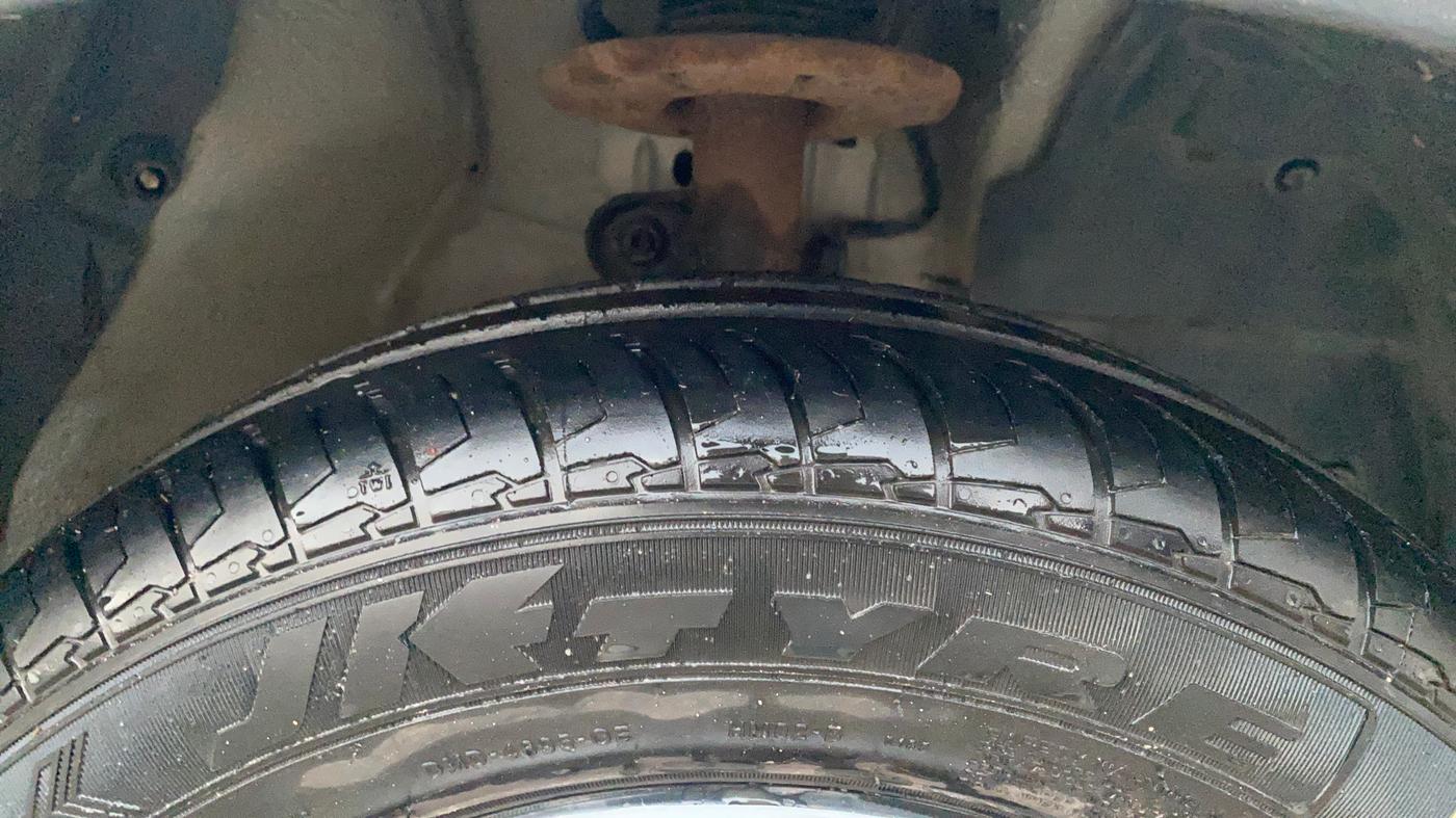 2017 Mahindra KUV 100 NXT K4+ D 6 STR, Diesel, Manual, 50,833 km, Right Front Tyre Tread