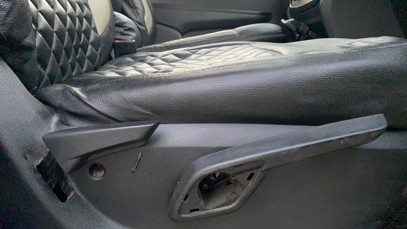 2017 Mahindra KUV 100 NXT K4+ D 6 STR, Diesel, Manual, 50,833 km, Driver Side Adjustment Panel