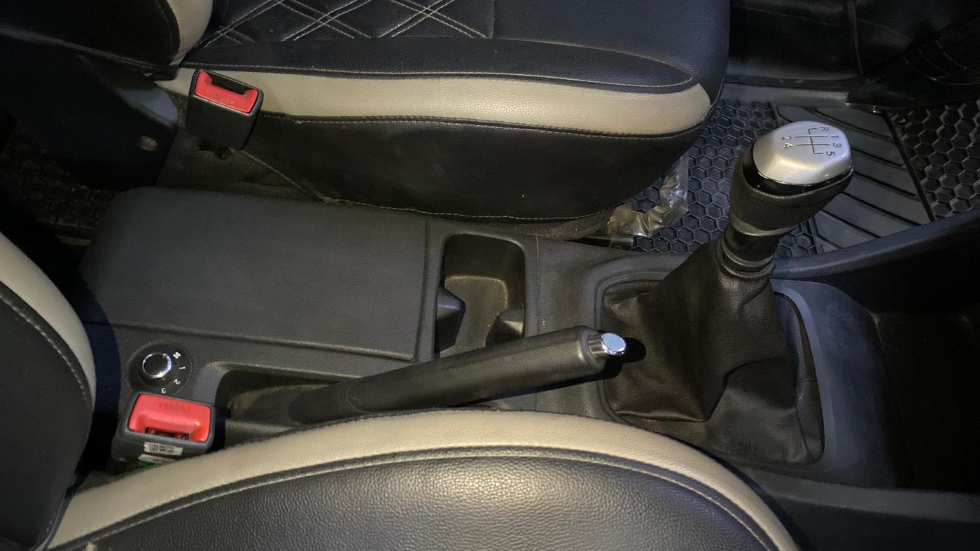 2019 Renault TRIBER RXZ, Petrol, Manual, 92,233 km, Gear Lever