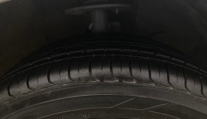 2018 Maruti Baleno ZETA DIESEL 1.3, Diesel, Manual, 60,191 km, Right Front Tyre Tread