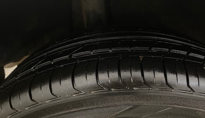 2018 Maruti Baleno ZETA DIESEL 1.3, Diesel, Manual, 60,191 km, Right Rear Tyre Tread