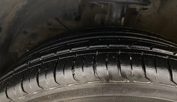 2018 Maruti Baleno ZETA DIESEL 1.3, Diesel, Manual, 60,191 km, Left Front Tyre Tread