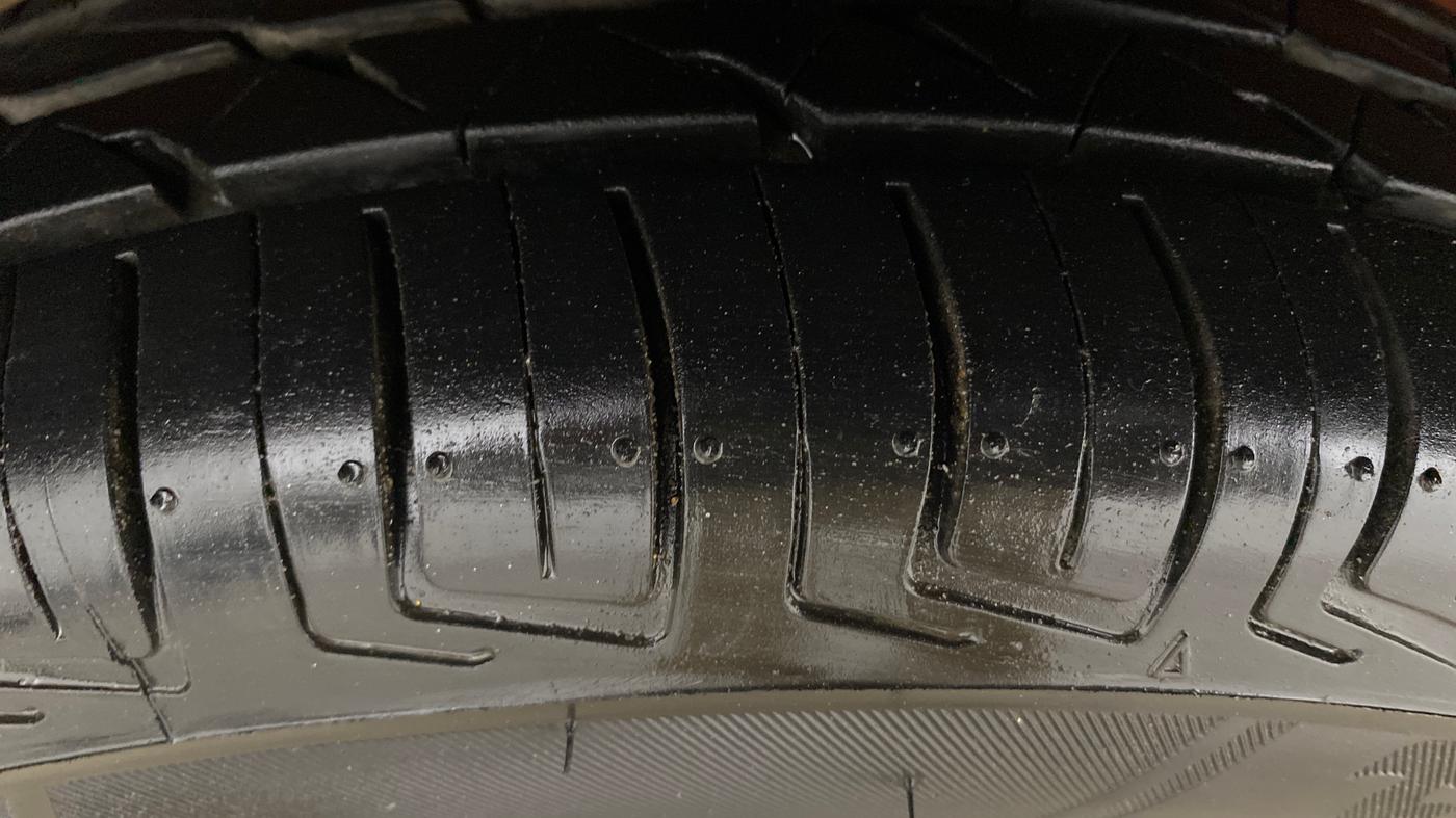 2015 Maruti Alto 800 LXI, Petrol, Manual, 25,125 km, Left Front Tyre Tread