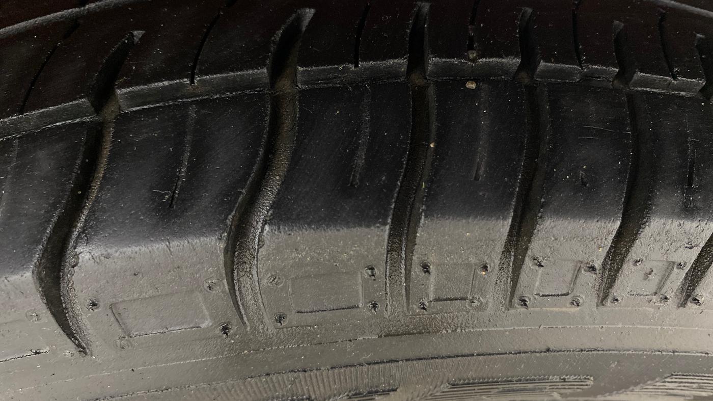 2015 Maruti Alto 800 LXI, Petrol, Manual, 25,125 km, Left Rear Tyre Tread