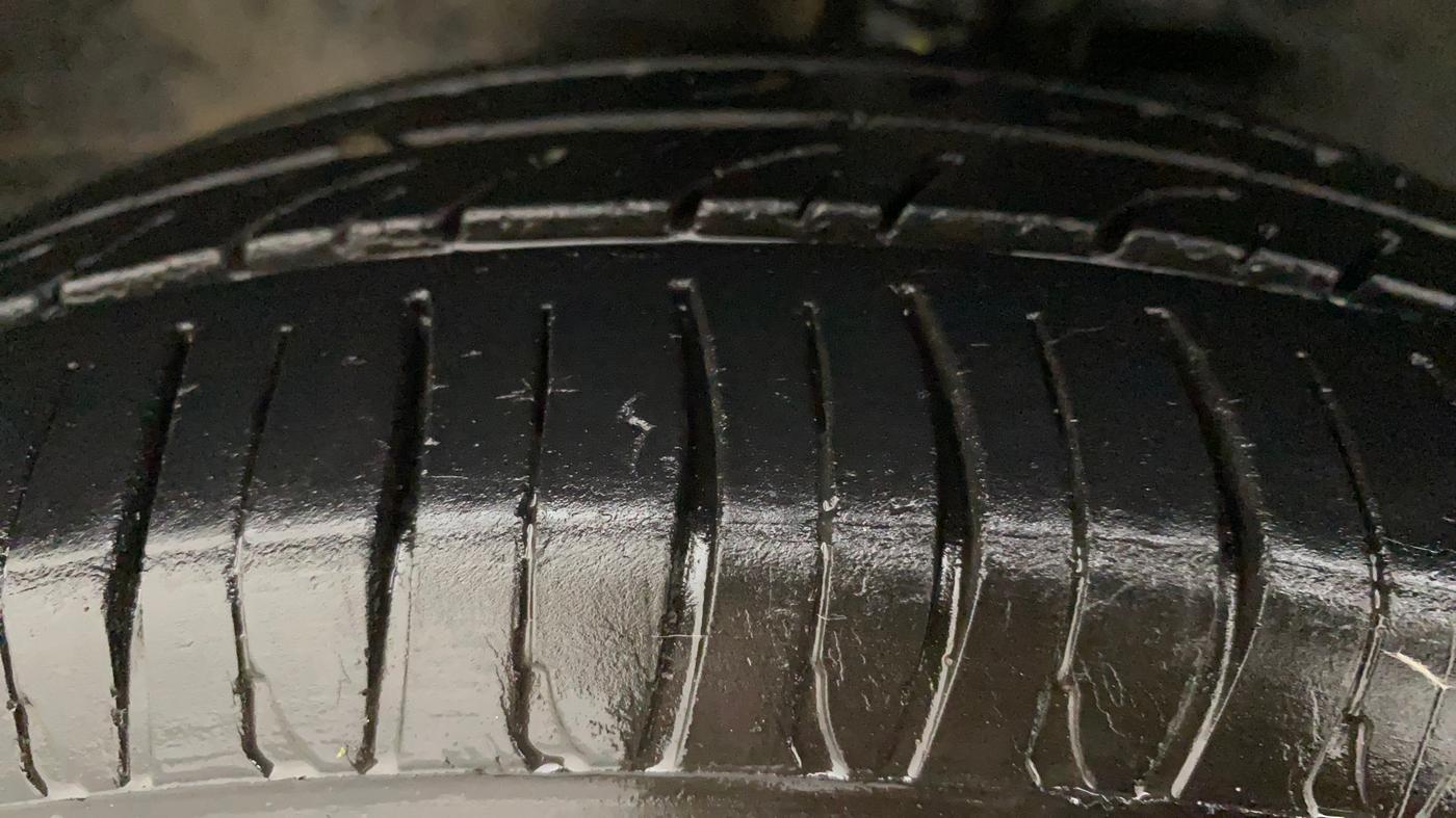 2013 Maruti Wagon R 1.0 VXI, Petrol, Manual, 65,313 km, Left Front Tyre Tread