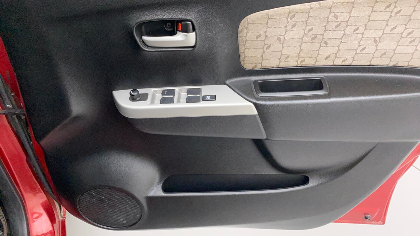 2013 Maruti Wagon R 1.0 VXI, Petrol, Manual, 65,313 km, Driver Side Door Panels Control