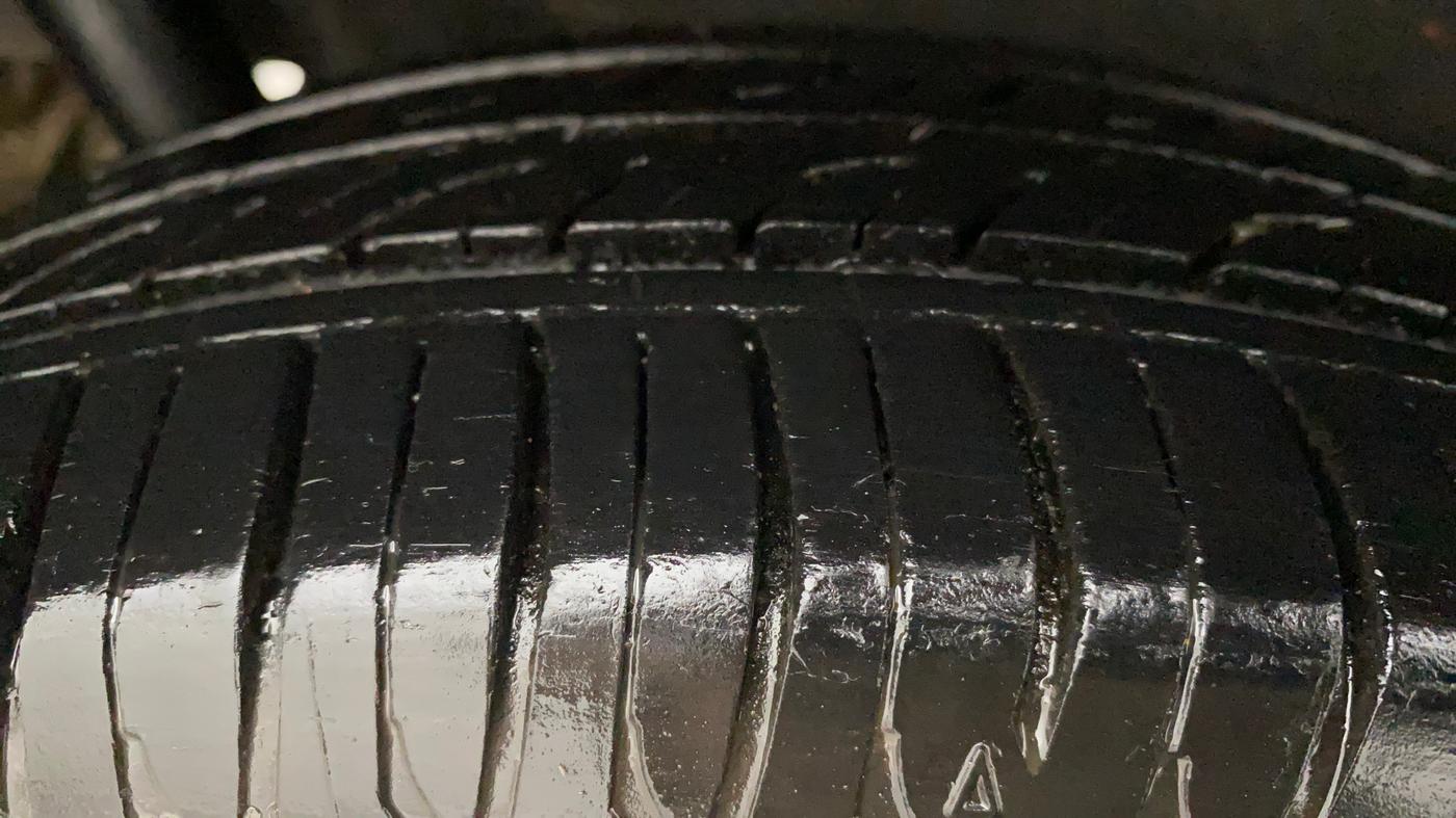 2013 Maruti Wagon R 1.0 VXI, Petrol, Manual, 65,313 km, Right Rear Tyre Tread