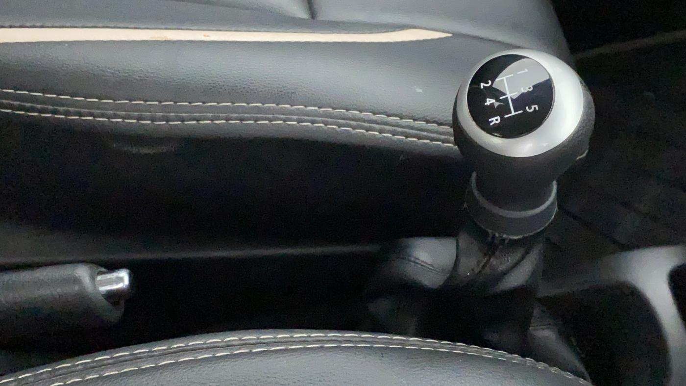 2013 Maruti Wagon R 1.0 VXI, Petrol, Manual, 65,313 km, Gear Lever
