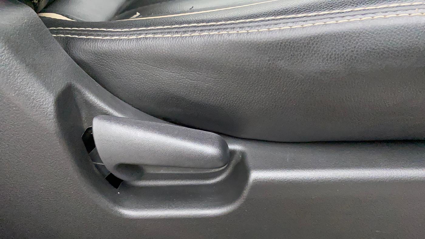 2013 Maruti Wagon R 1.0 VXI, Petrol, Manual, 65,313 km, Driver Side Adjustment Panel