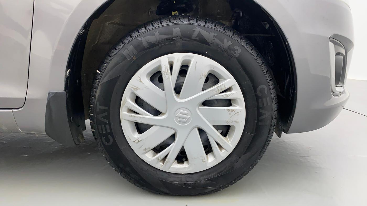 2015 Maruti Swift VXI D, Petrol, Manual, 58,489 km, Right Front Wheel