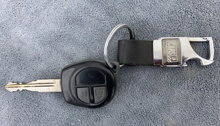 2015 Maruti Swift VXI D, Petrol, Manual, 58,489 km, Key Close Up