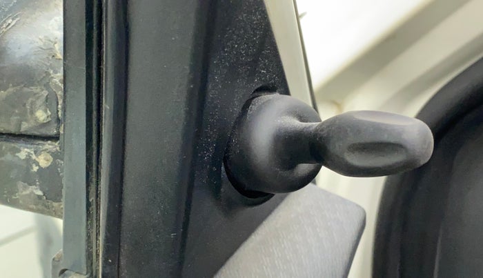 2018 Mahindra KUV 100 NXT K4+ P 6 STR, Petrol, Manual, 55,590 km, Left rear-view mirror - ORVM knob broken and not working
