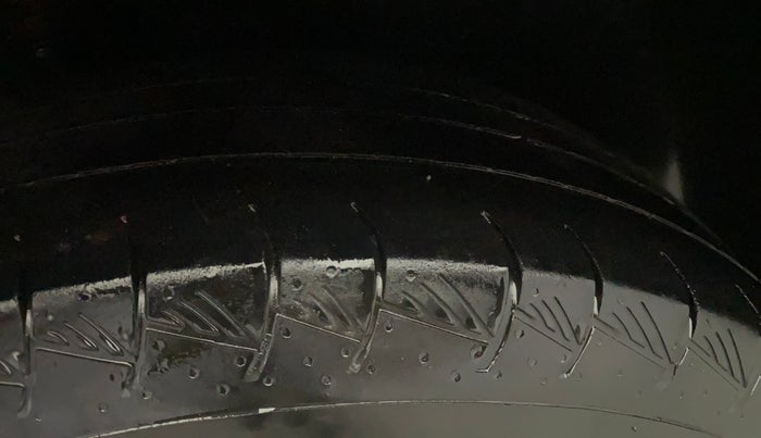 2017 Hyundai Creta  SX 1.6 Petrol , Petrol, Manual, 1,25,862 km, Right Rear Tyre Tread