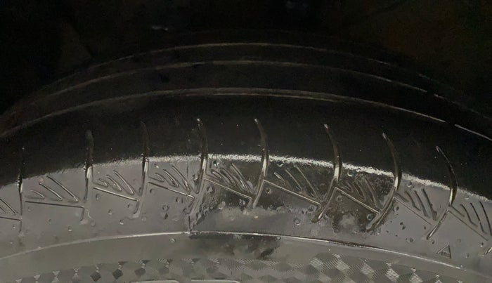 2017 Hyundai Creta  SX 1.6 Petrol , Petrol, Manual, 1,25,862 km, Left Front Tyre Tread