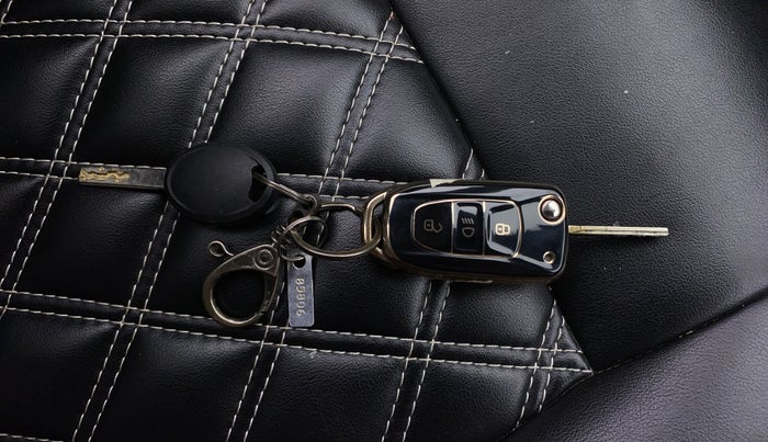 2023 Tata NEXON XMA PLUS SUNROOF PETROL, Petrol, Automatic, 13,296 km, Key Close Up