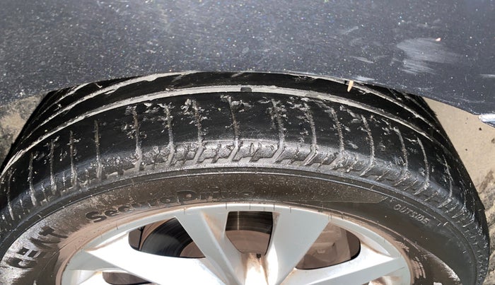 2022 Skoda SLAVIA AMBITION 1.0L TSI AT, Petrol, Automatic, 37,393 km, Right Front Tyre Tread