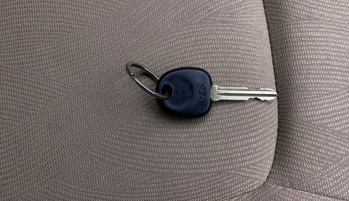 2013 Hyundai i10 SPORTZ 1.2 AT, Petrol, Automatic, 21,303 km, Key Close Up